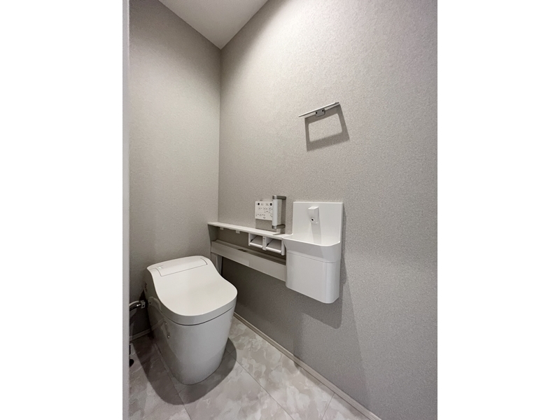 2号地　1階トイレにはPanasonicのアラウーノを使用！２種類の泡で汚れをしっかり落とす激落ちバブルで、面倒なトイレ掃除の時間を減らし毎日清潔に保つことで家事時間を節約！